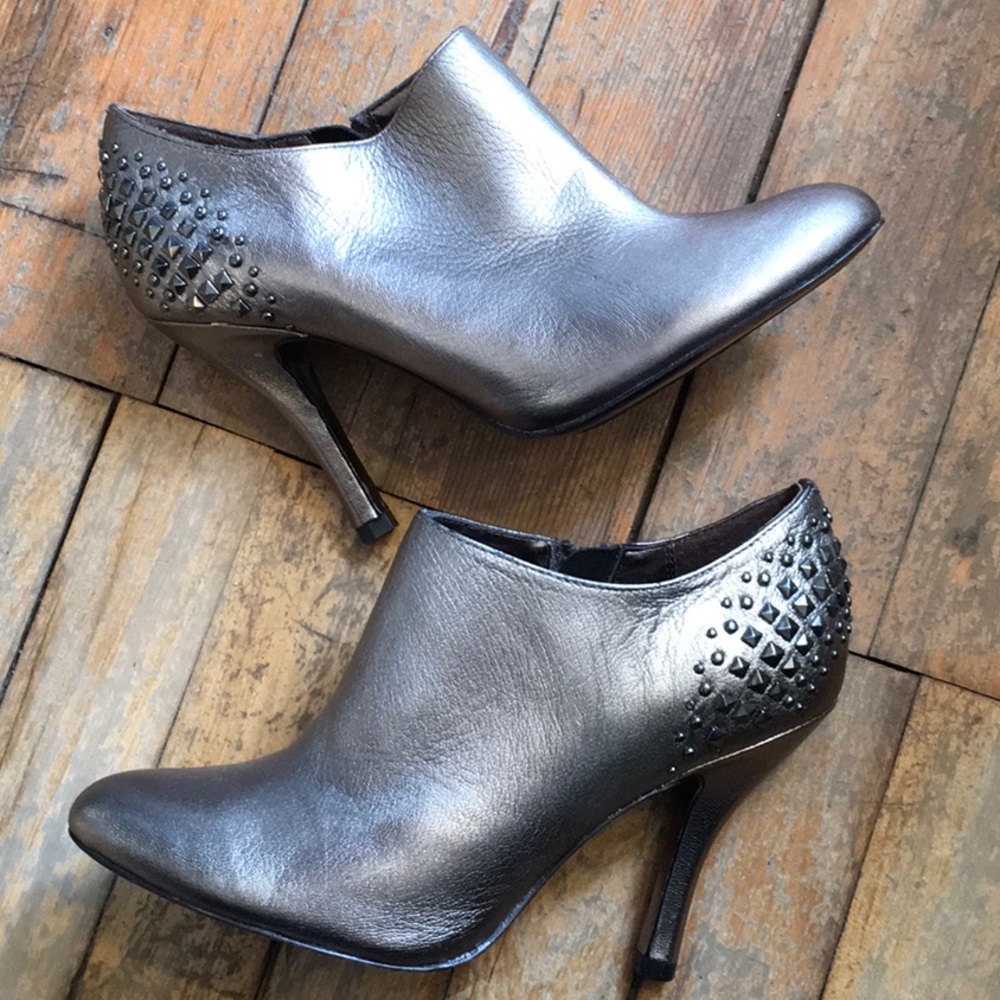 Isola Pewter Stud Booties Size 7-1/2 Side Zip Super Cute Excellent Condition